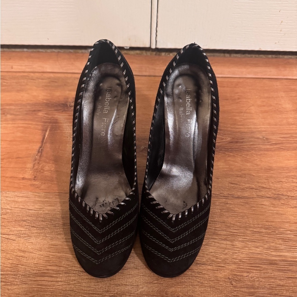 Isabella Fiore Black close toed heels​​​